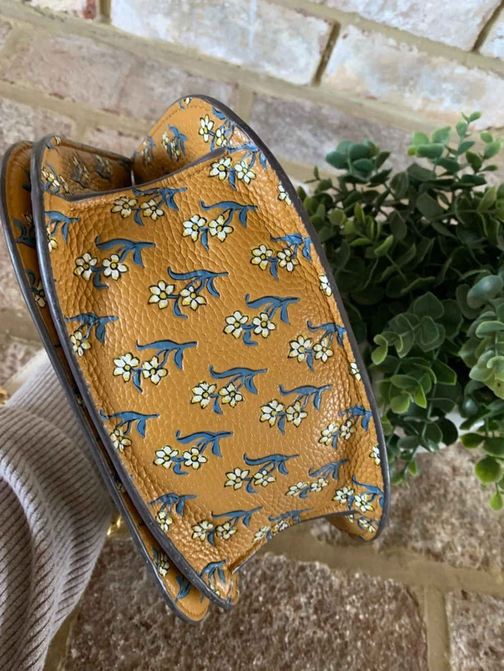 Tory Burch Cream Floral Printed Leather Crossbody with Gold Chain - Picture 14 of 16